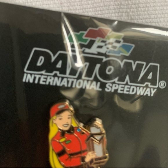 Vintage Daytona International Speedway Limited Edition Pin 2001, New in Package - Picture 3 of 5
